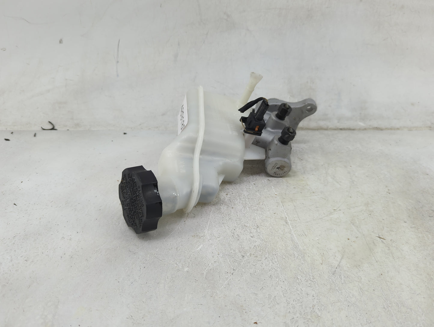 2014-2016 Kia Soul Brake Master Cylinder 1489185 - Oemusedautoparts1.com