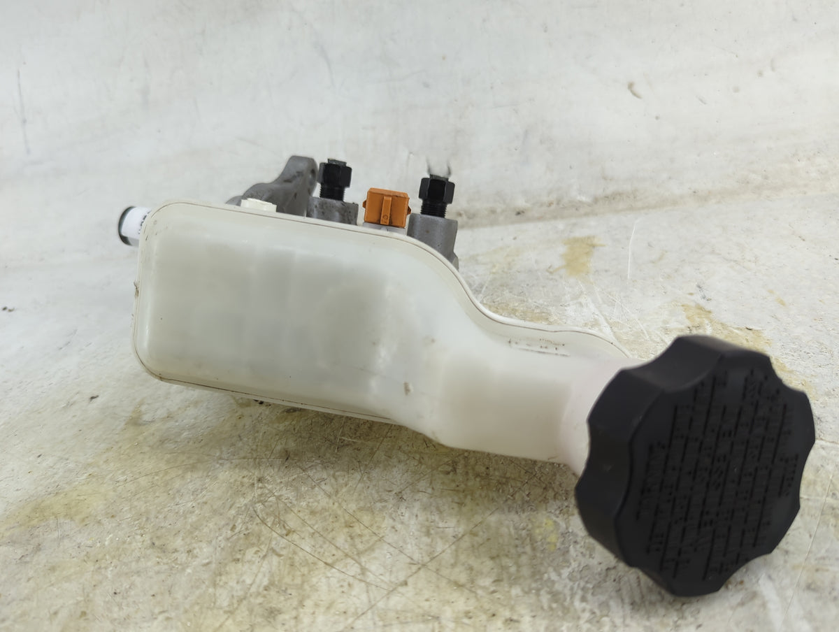 2014-2016 Kia Soul Brake Master Cylinder 1496747 - Oemusedautoparts1.com