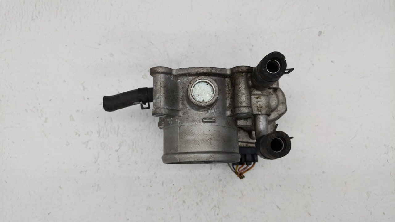 2012-2019 Kia Soul Throttle Body P/N:35100-2B300 Fits Fits 2012 2013 2014 2015 2016 2017 2018 2019 OEM Used Auto Parts - Oem