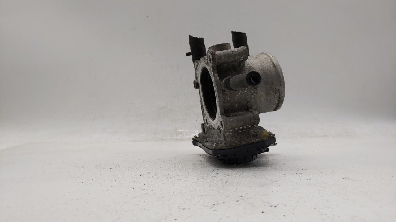2012-2019 Kia Soul Throttle Body P/N:35100-2B300 Fits Fits 2012 2013 2014 2015 2016 2017 2018 2019 OEM Used Auto Parts - Oem