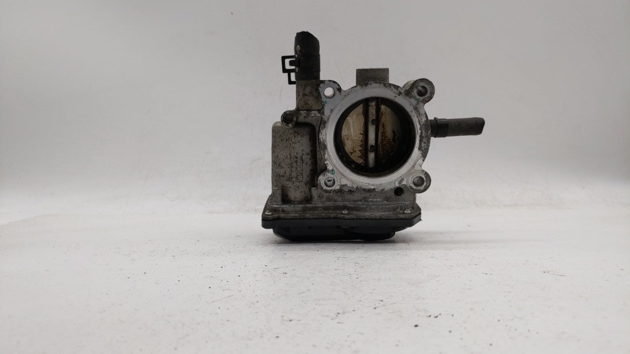 2012-2019 Kia Soul Throttle Body P/N:35100-2B300 Fits Fits 2012 2013 2014 2015 2016 2017 2018 2019 OEM Used Auto Parts - Oem
