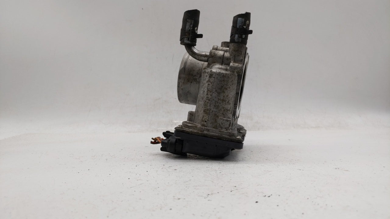 2012-2019 Kia Soul Throttle Body P/N:35100-2B300 Fits Fits 2012 2013 2014 2015 2016 2017 2018 2019 OEM Used Auto Parts - Oem