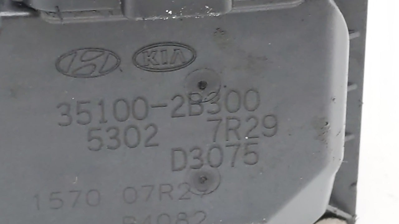 2012-2019 Kia Soul Throttle Body P/N:35100-2B300 Fits Fits 2012 2013 2014 2015 2016 2017 2018 2019 OEM Used Auto Parts - Oem