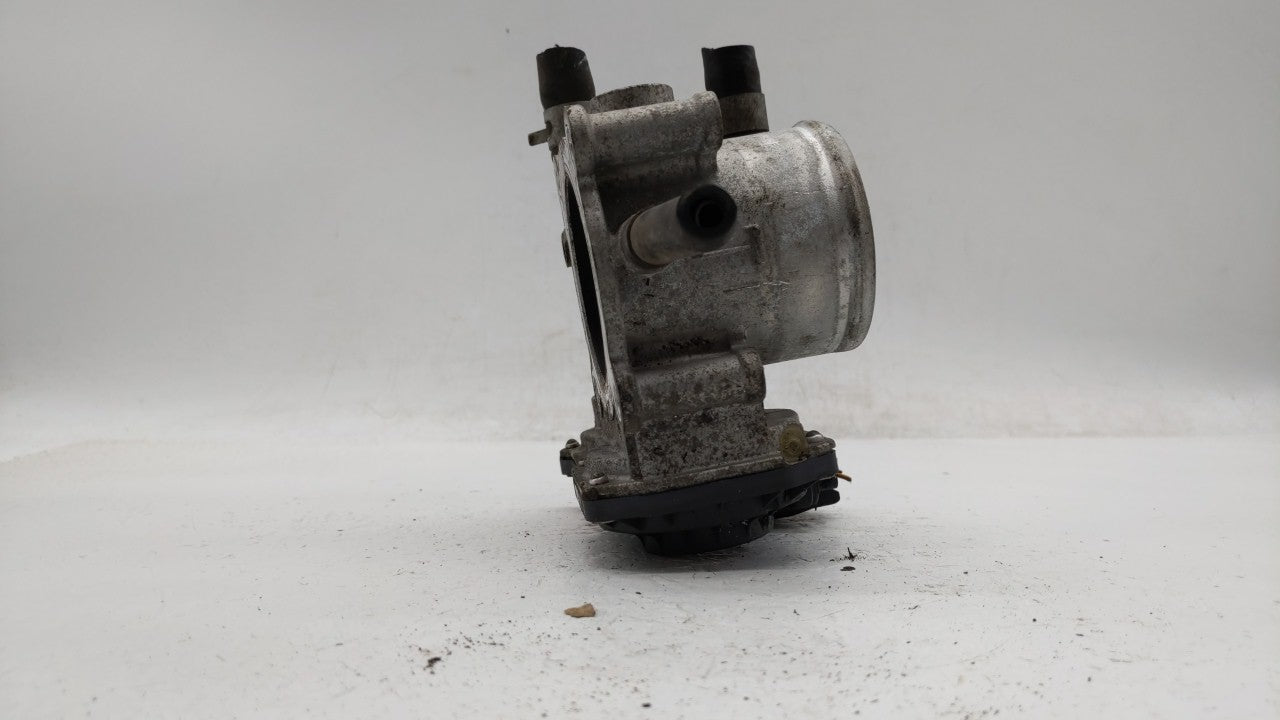 2012-2019 Kia Soul Throttle Body P/N:35100-2B300 Fits Fits 2012 2013 2014 2015 2016 2017 2018 2019 OEM Used Auto Parts - Oem