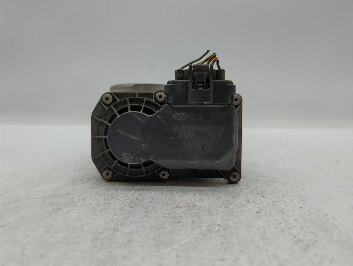 2014-2019 Kia Soul Throttle Body P/N:35100-2E710 35100-2E000 Fits Fits 2011 2012 2013 2014 2015 2016 2017 2018 2019 OEM Used