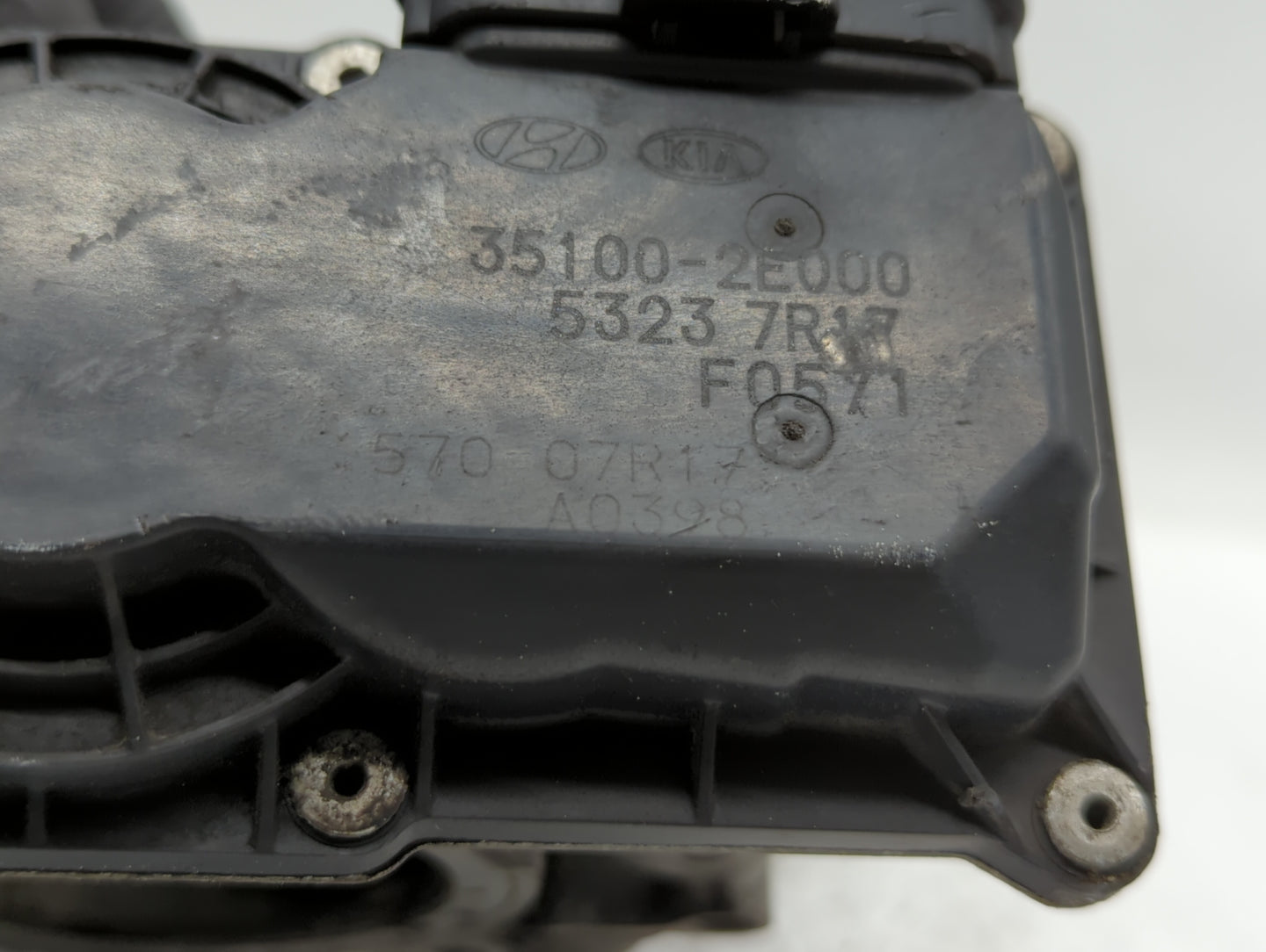 2014-2019 Kia Soul Throttle Body P/N:35100-2E710 35100-2E000 Fits Fits 2011 2012 2013 2014 2015 2016 2017 2018 2019 OEM Used