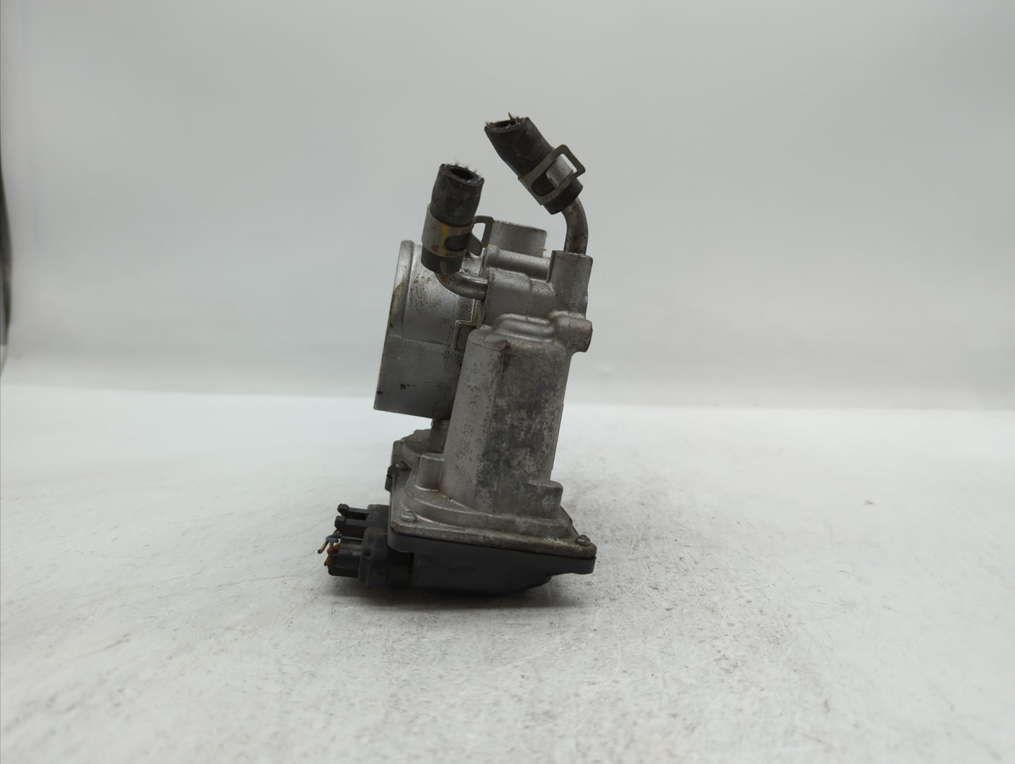 2014-2019 Kia Soul Throttle Body P/N:35100-2E710 35100-2E000 Fits Fits 2011 2012 2013 2014 2015 2016 2017 2018 2019 OEM Used