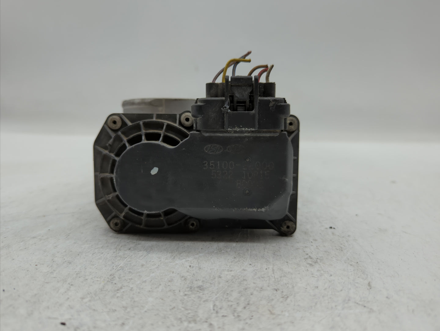 2014-2019 Kia Soul Throttle Body P/N:35100-2E710 35100-2E000 Fits Fits 2011 2012 2013 2014 2015 2016 2017 2018 2019 OEM Used