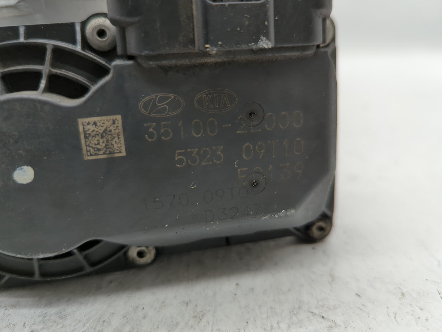 2014-2019 Kia Soul Throttle Body P/N:35100-2E710 35100-2E000 Fits Fits 2011 2012 2013 2014 2015 2016 2017 2018 2019 OEM Used