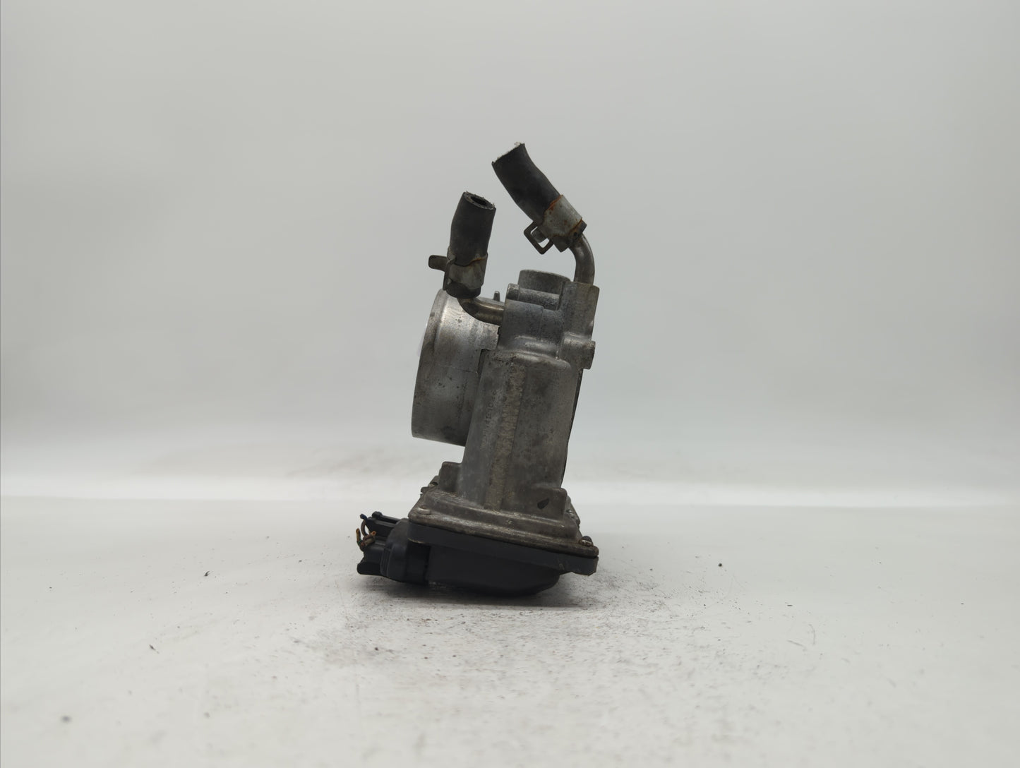 2014-2019 Kia Soul Throttle Body P/N:35100-2E710 35100-2E000 Fits Fits 2011 2012 2013 2014 2015 2016 2017 2018 2019 OEM Used
