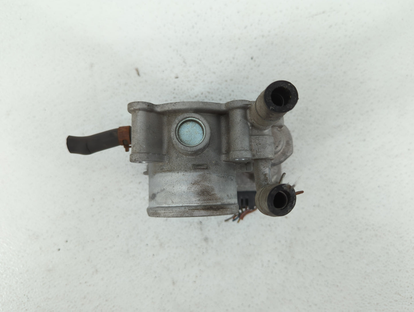 2012-2019 Kia Soul Throttle Body P/N:35100-2B300 Fits Fits 2012 2013 2014 2015 2016 2017 2018 2019 OEM Used Auto Parts - Oem