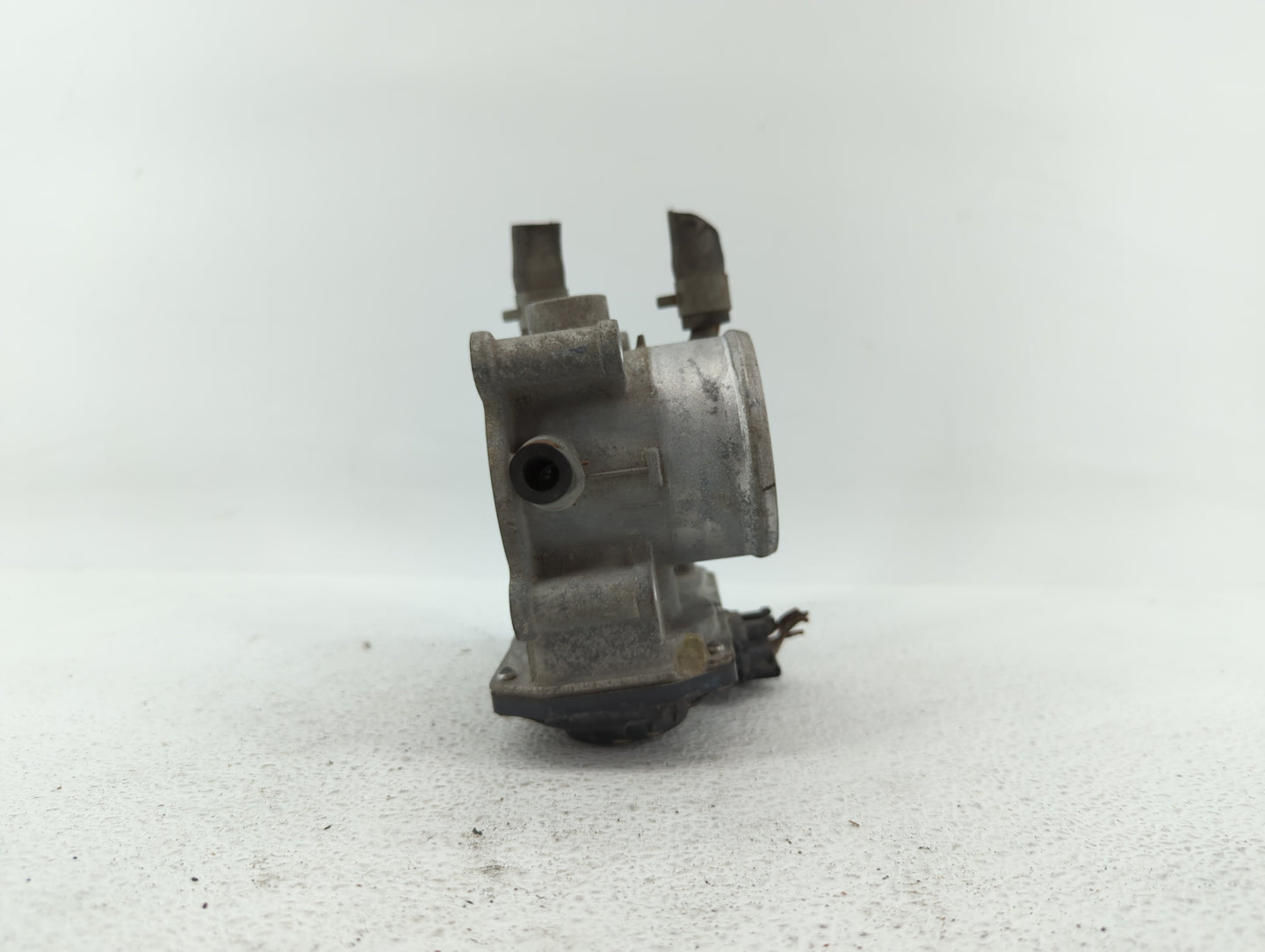 2012-2019 Kia Soul Throttle Body P/N:35100-2B300 Fits Fits 2012 2013 2014 2015 2016 2017 2018 2019 OEM Used Auto Parts - Oem