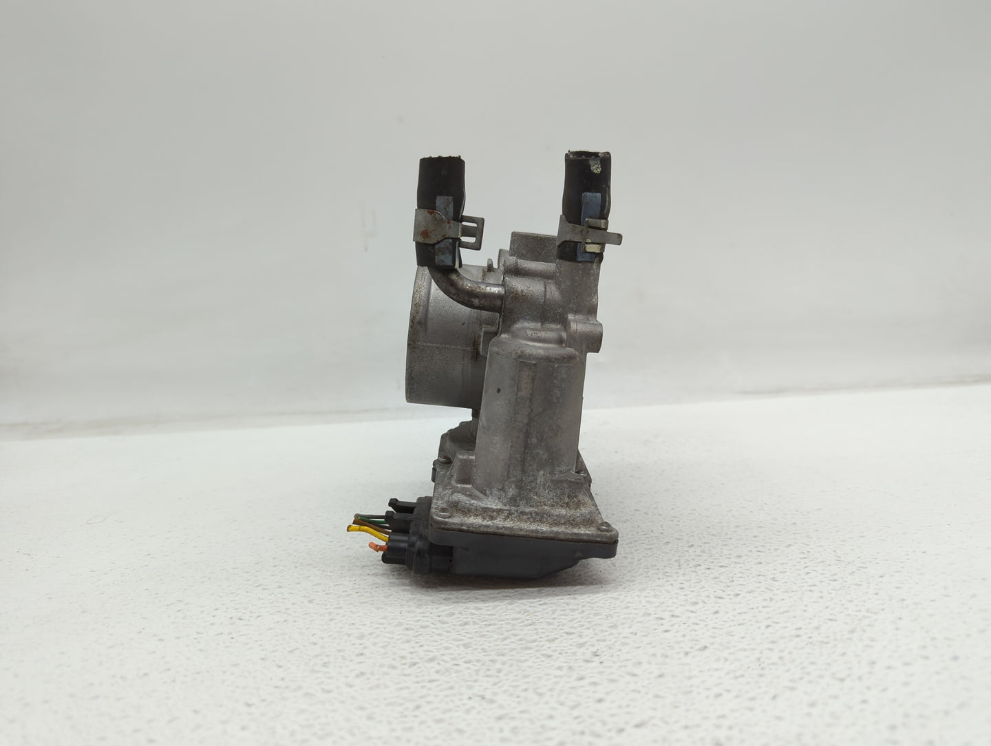 2012-2019 Kia Soul Throttle Body P/N:35100-2B300 Fits Fits 2012 2013 2014 2015 2016 2017 2018 2019 OEM Used Auto Parts - Oem
