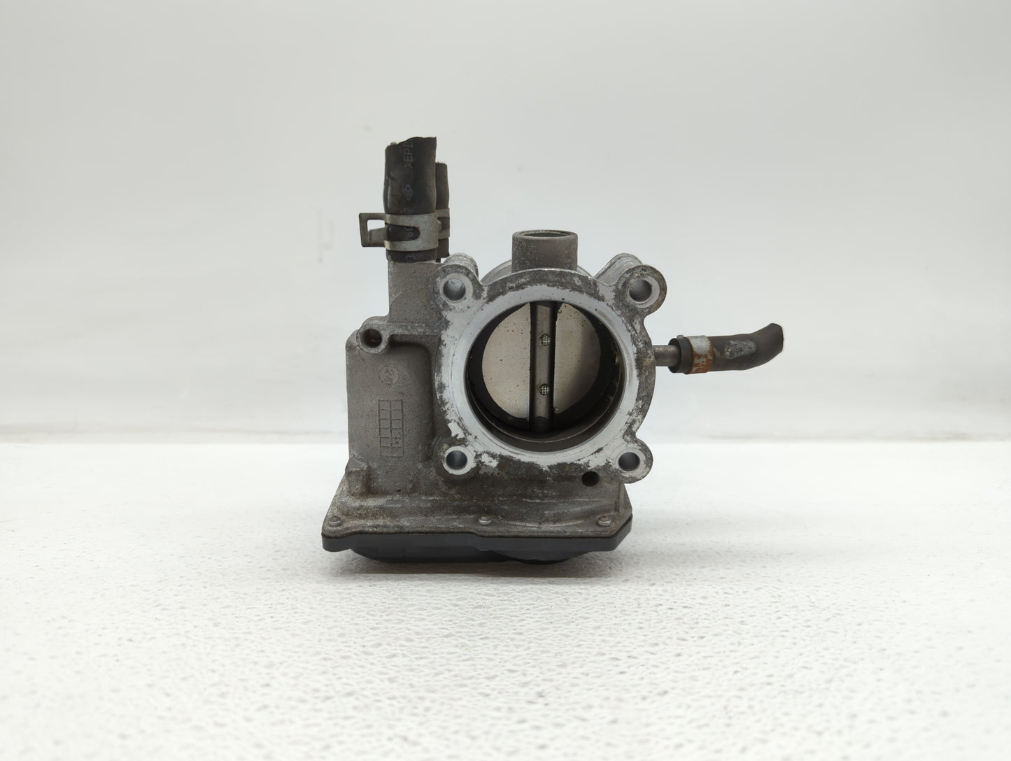 2012-2019 Kia Soul Throttle Body P/N:35100-2B300 Fits Fits 2012 2013 2014 2015 2016 2017 2018 2019 OEM Used Auto Parts - Oem