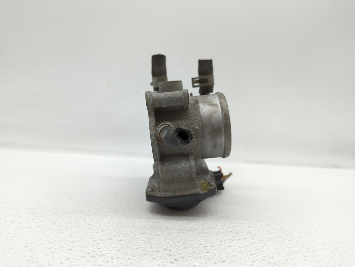 2012-2019 Kia Soul Throttle Body P/N:35100-2B300 Fits Fits 2012 2013 2014 2015 2016 2017 2018 2019 OEM Used Auto Parts - Oem