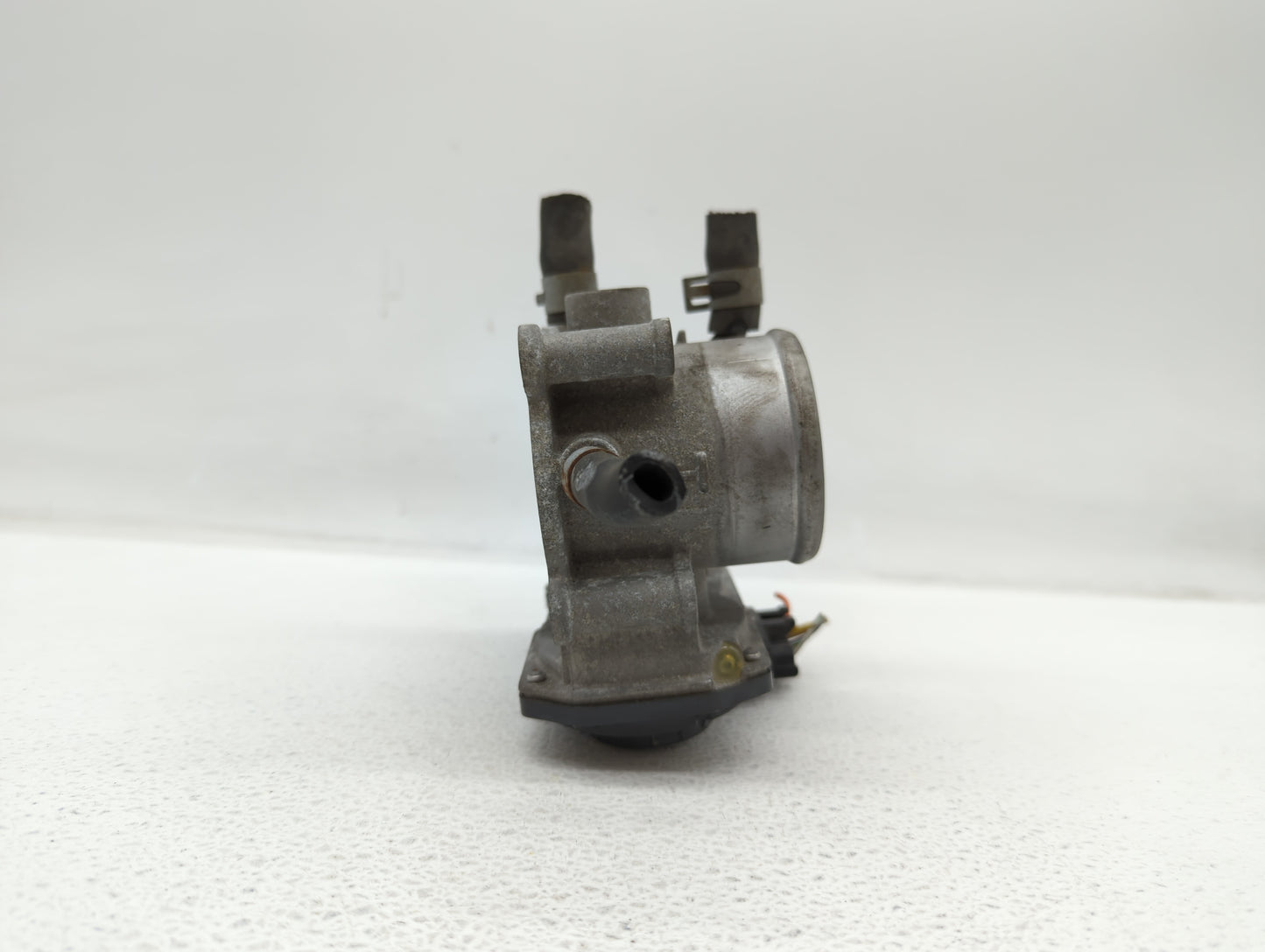 2012-2019 Kia Soul Throttle Body P/N:35100-2B300 Fits Fits 2012 2013 2014 2015 2016 2017 2018 2019 OEM Used Auto Parts - Oem