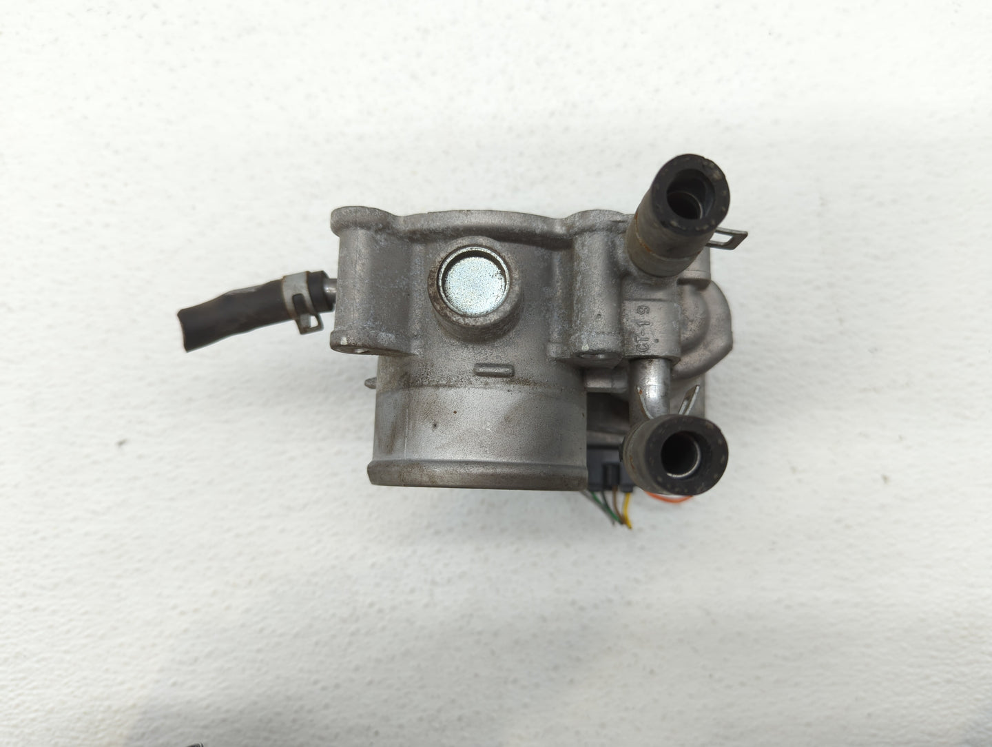 2012-2019 Kia Soul Throttle Body P/N:35100-2B300 Fits Fits 2012 2013 2014 2015 2016 2017 2018 2019 OEM Used Auto Parts - Oem