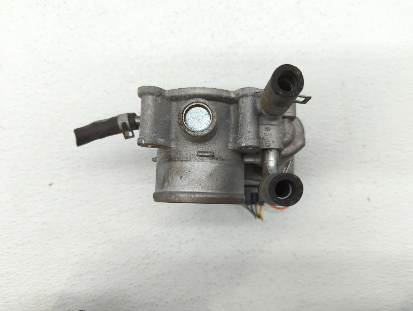 2012-2019 Kia Soul Throttle Body P/N:35100-2B300 Fits Fits 2012 2013 2014 2015 2016 2017 2018 2019 OEM Used Auto Parts - Oem