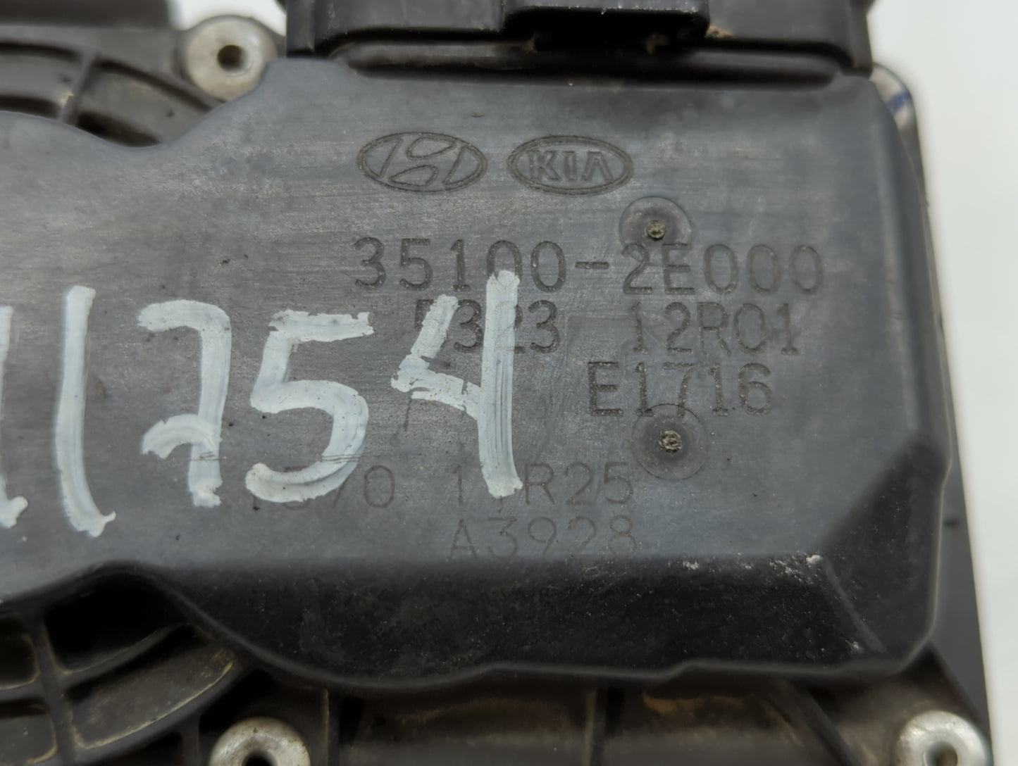 2014-2019 Kia Soul Throttle Body P/N:35100-2E000 1302150124, 35100-2E710 Fits Fits 2011 2012 2013 2014 2015 2016 2017 2018 2