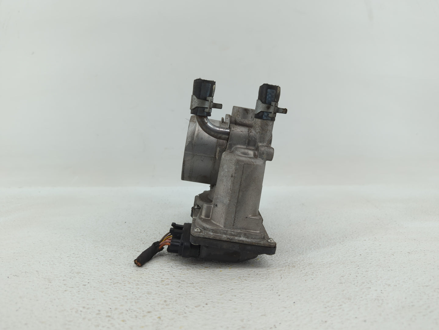 2012-2019 Kia Soul Throttle Body P/N:35100-2B300 Fits Fits 2012 2013 2014 2015 2016 2017 2018 2019 OEM Used Auto Parts - Oem