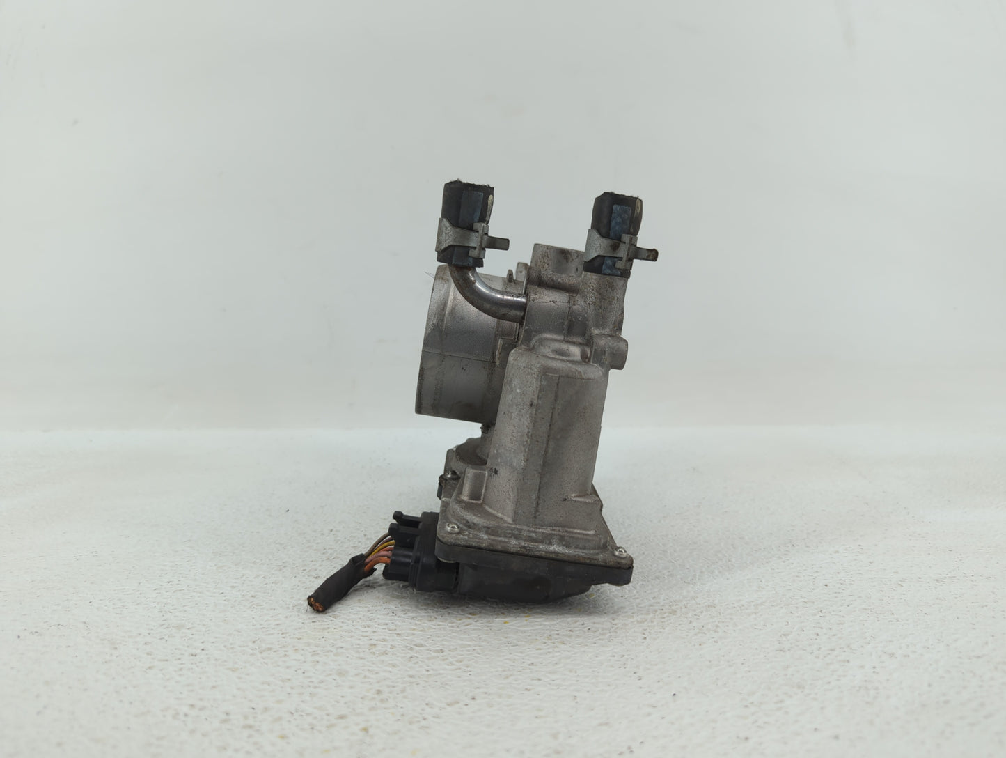 2012-2019 Kia Soul Throttle Body P/N:35100-2B300 Fits Fits 2012 2013 2014 2015 2016 2017 2018 2019 OEM Used Auto Parts - Oem