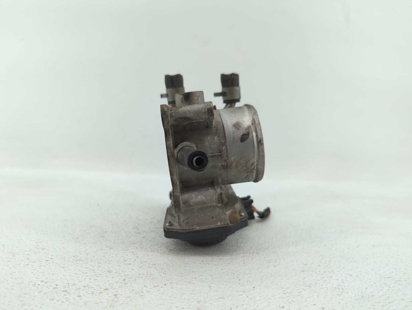 2012-2019 Kia Soul Throttle Body P/N:35100-2B300 Fits Fits 2012 2013 2014 2015 2016 2017 2018 2019 OEM Used Auto Parts - Oem