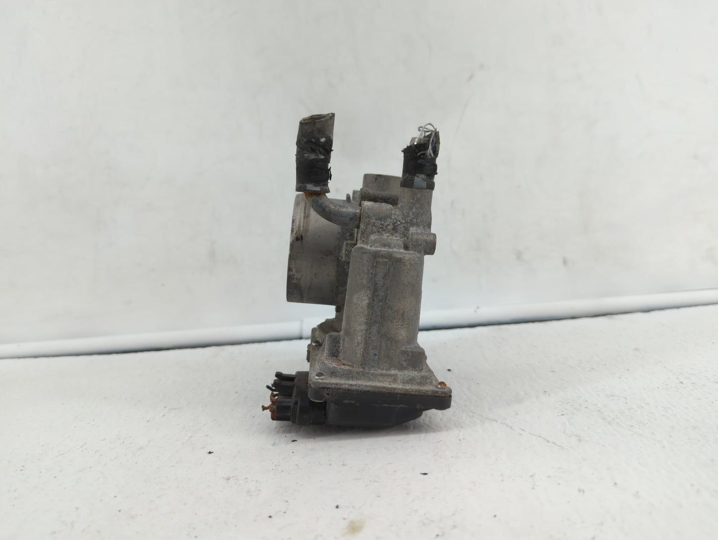 2012-2019 Kia Soul Throttle Body P/N:35100-2B300 Fits Fits 2012 2013 2014 2015 2016 2017 2018 2019 OEM Used Auto Parts - Oem