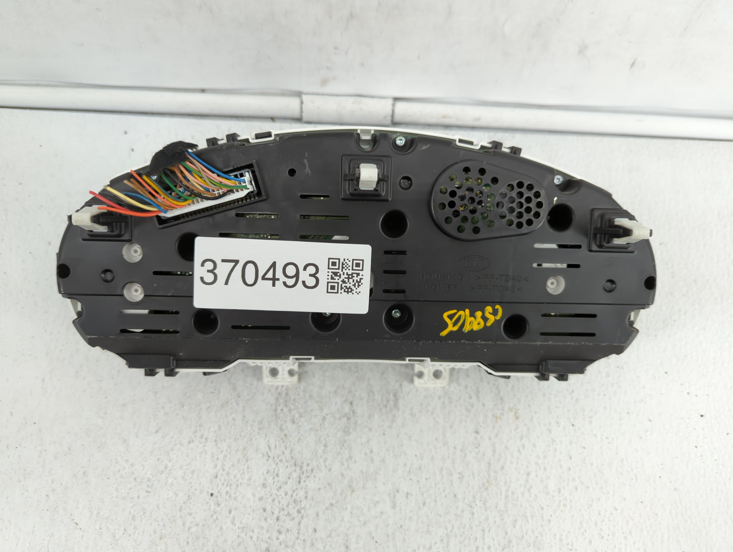 2014-2015 Kia Soul Instrument Cluster Speedometer Gauges P/N:94006-B2510 94006-B2520 Fits Fits 2014 2015 OEM Used Auto Parts