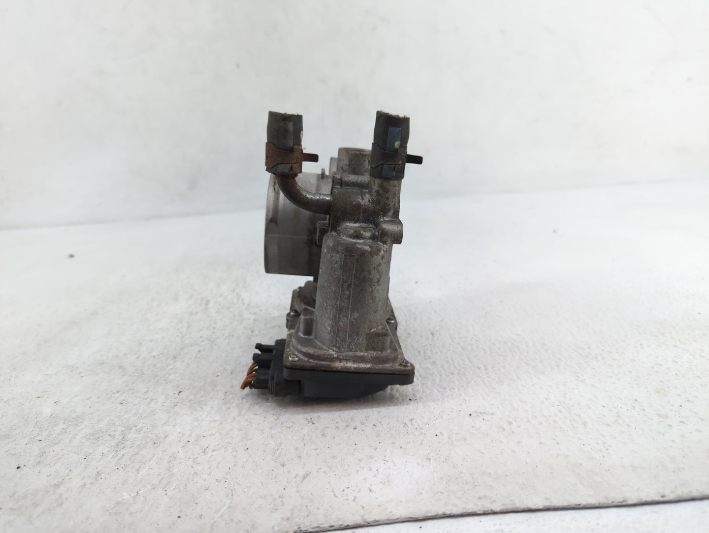 2012-2019 Kia Soul Throttle Body P/N:35100-2B300 Fits Fits 2012 2013 2014 2015 2016 2017 2018 2019 OEM Used Auto Parts - Oem