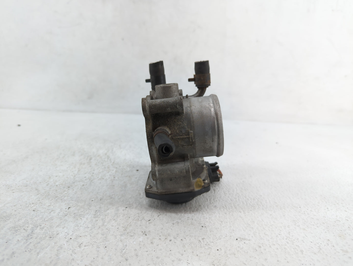 2012-2019 Kia Soul Throttle Body P/N:35100-2B300 Fits Fits 2012 2013 2014 2015 2016 2017 2018 2019 OEM Used Auto Parts - Oem