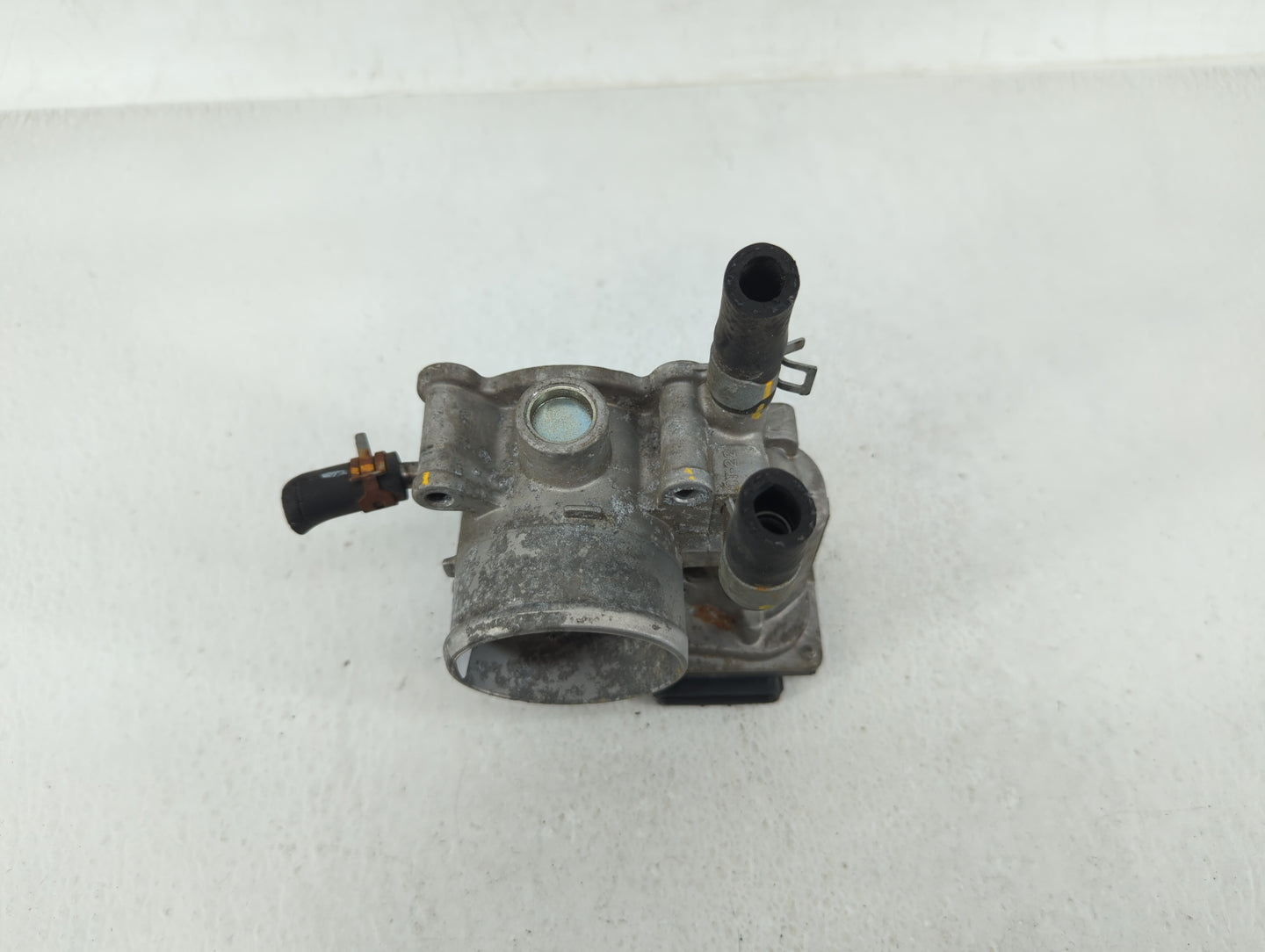 2012-2019 Kia Soul Throttle Body P/N:35100-2B300 Fits Fits 2012 2013 2014 2015 2016 2017 2018 2019 OEM Used Auto Parts - Oem