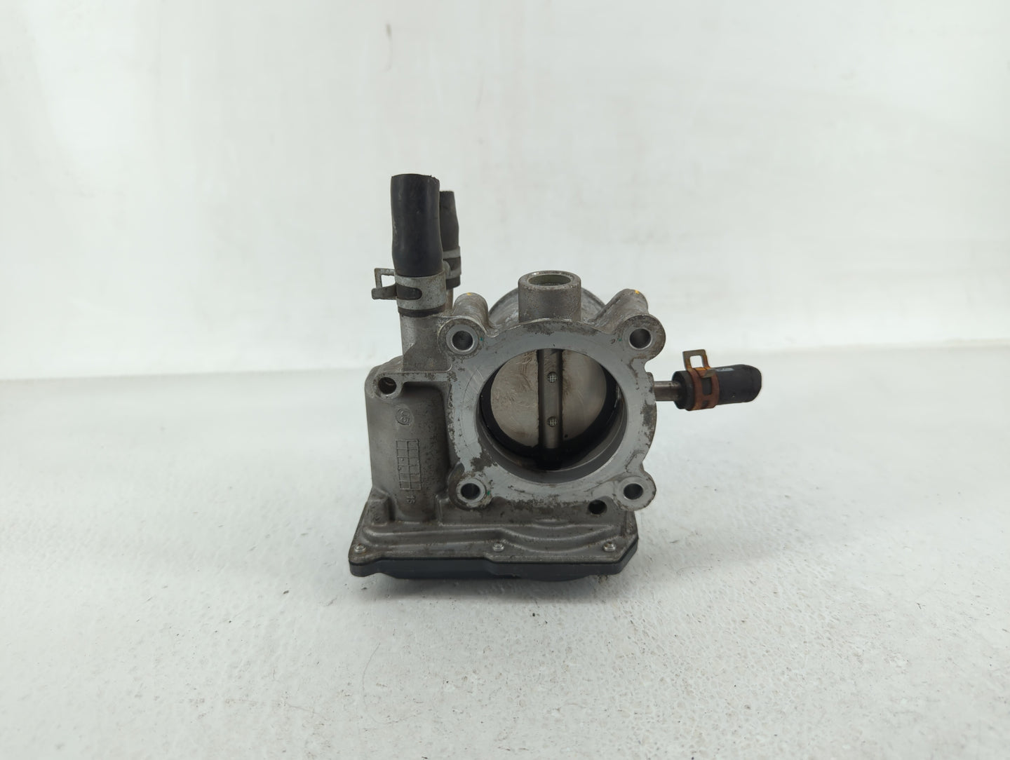 2012-2019 Kia Soul Throttle Body P/N:35100-2B300 Fits Fits 2012 2013 2014 2015 2016 2017 2018 2019 OEM Used Auto Parts - Oem