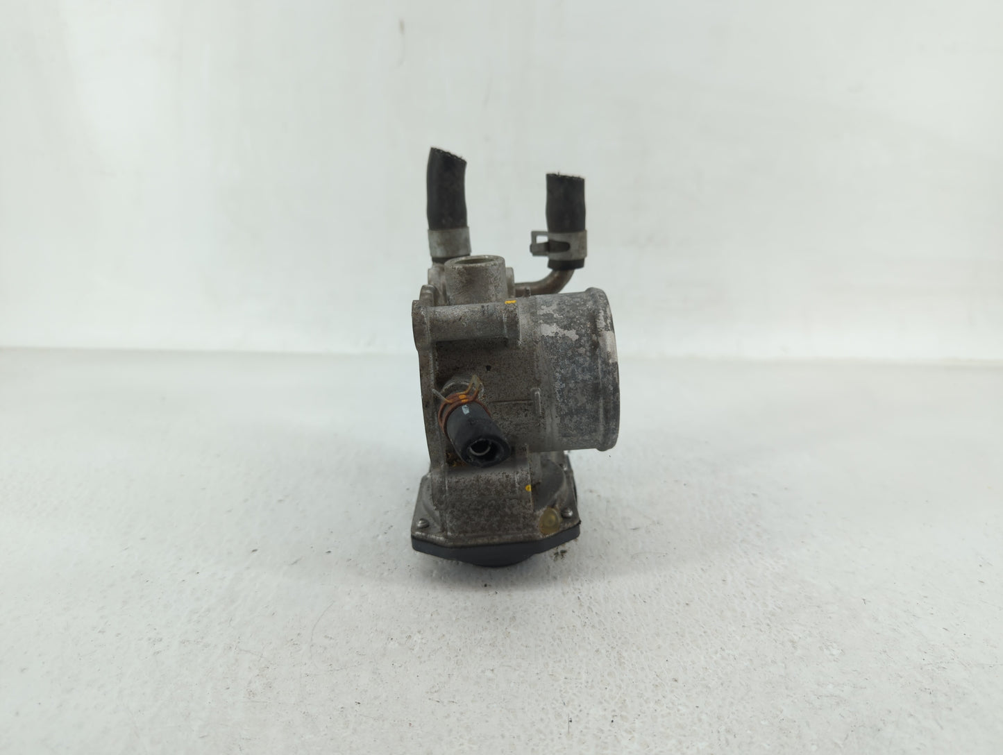 2012-2019 Kia Soul Throttle Body P/N:35100-2B300 Fits Fits 2012 2013 2014 2015 2016 2017 2018 2019 OEM Used Auto Parts - Oem