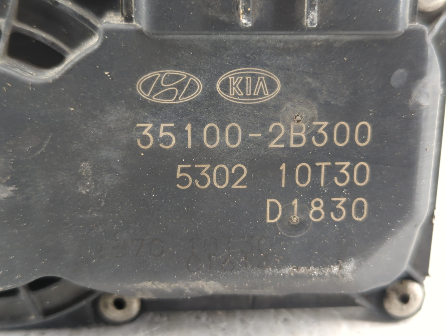 2012-2019 Kia Soul Throttle Body P/N:35100-2B300 Fits Fits 2012 2013 2014 2015 2016 2017 2018 2019 OEM Used Auto Parts - Oem