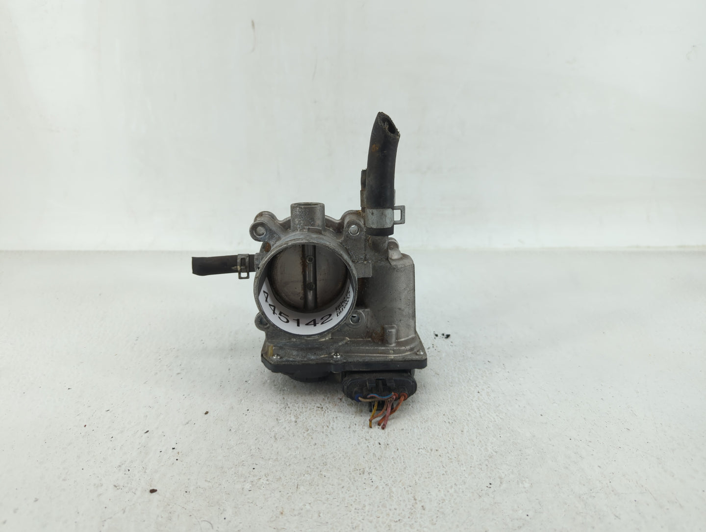 2012-2019 Kia Soul Throttle Body P/N:35100-2B300 Fits Fits 2012 2013 2014 2015 2016 2017 2018 2019 OEM Used Auto Parts - Oem