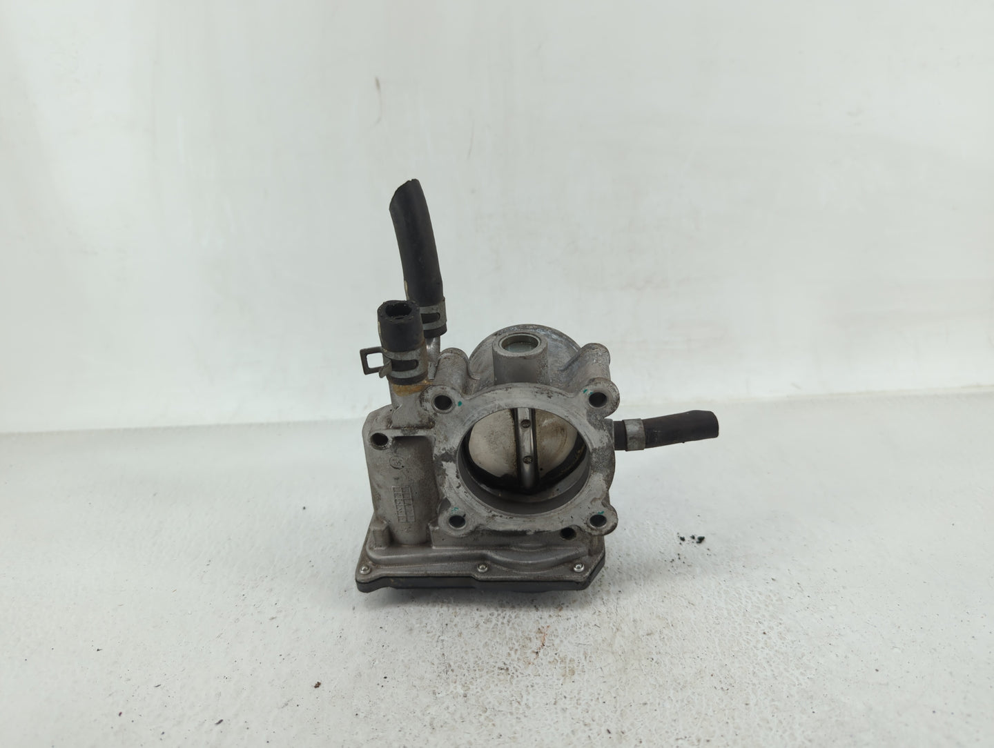 2012-2019 Kia Soul Throttle Body P/N:35100-2B300 Fits Fits 2012 2013 2014 2015 2016 2017 2018 2019 OEM Used Auto Parts - Oem