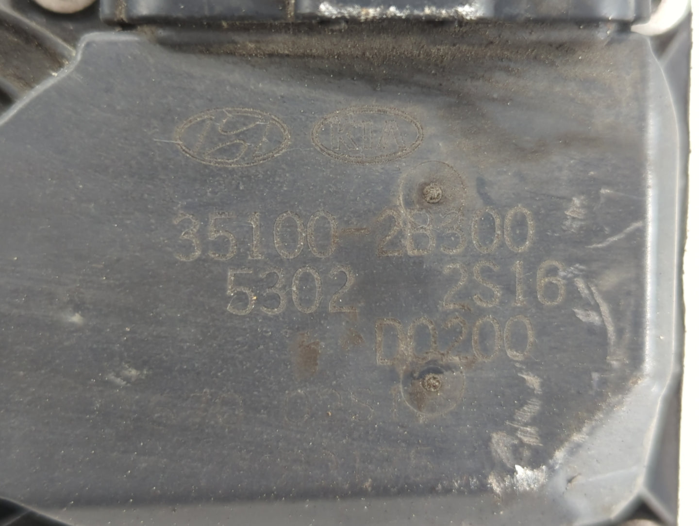 2012-2019 Kia Soul Throttle Body P/N:35100-2B300 Fits Fits 2012 2013 2014 2015 2016 2017 2018 2019 OEM Used Auto Parts - Oem