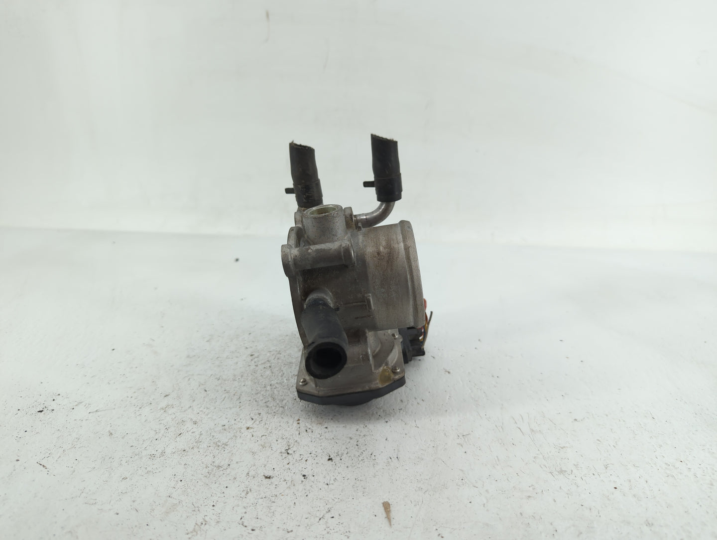 2012-2019 Kia Soul Throttle Body P/N:35100-2B300 Fits Fits 2012 2013 2014 2015 2016 2017 2018 2019 OEM Used Auto Parts - Oem