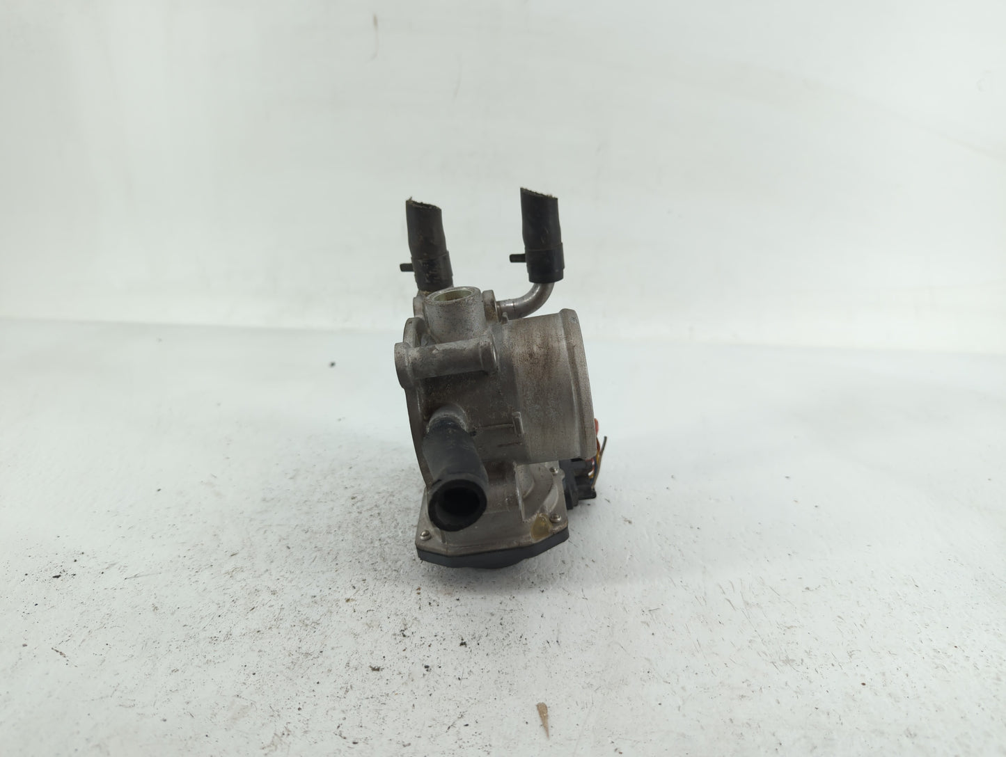 2012-2019 Kia Soul Throttle Body P/N:35100-2B300 Fits Fits 2012 2013 2014 2015 2016 2017 2018 2019 OEM Used Auto Parts - Oem