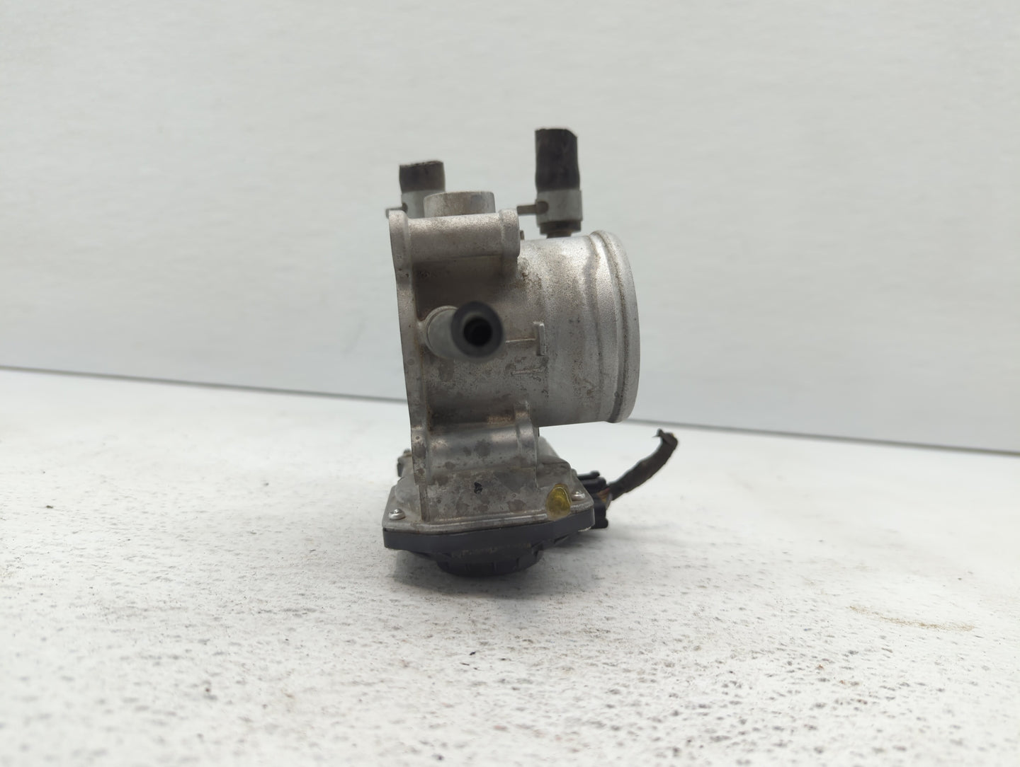 2012-2019 Kia Soul Throttle Body P/N:35100-2B300 Fits Fits 2012 2013 2014 2015 2016 2017 2018 2019 OEM Used Auto Parts - Oem