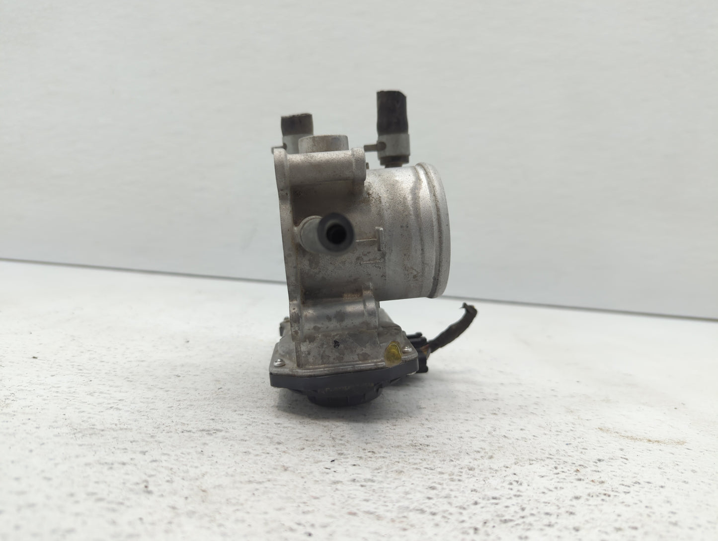 2012-2019 Kia Soul Throttle Body P/N:35100-2B300 Fits Fits 2012 2013 2014 2015 2016 2017 2018 2019 OEM Used Auto Parts - Oem