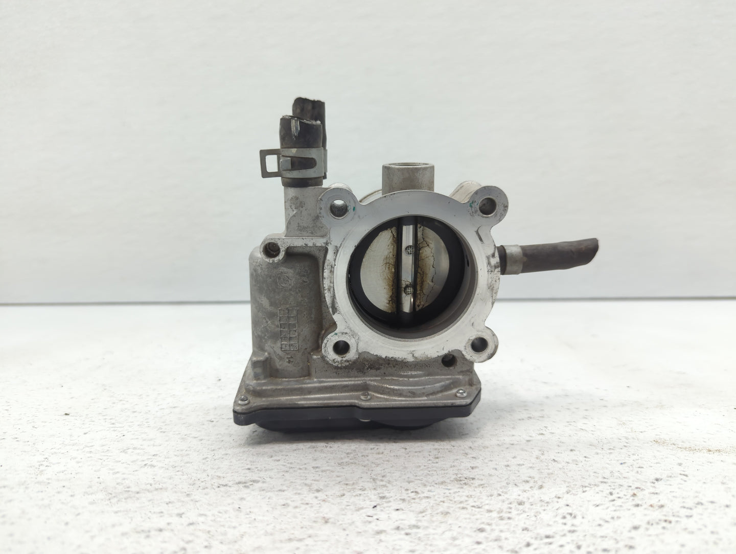 2012-2019 Kia Soul Throttle Body P/N:35100-2B300 Fits Fits 2012 2013 2014 2015 2016 2017 2018 2019 OEM Used Auto Parts - Oem