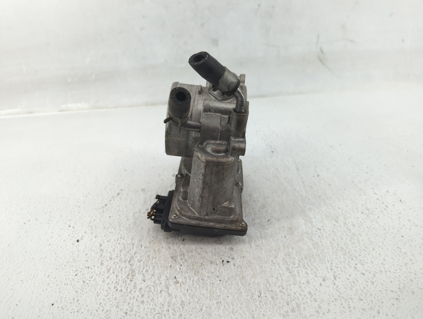 2014-2019 Kia Soul Throttle Body P/N:35100-2E000 Fits Fits 2011 2012 2013 2014 2015 2016 2017 2018 2019 2020 2021 OEM Used A