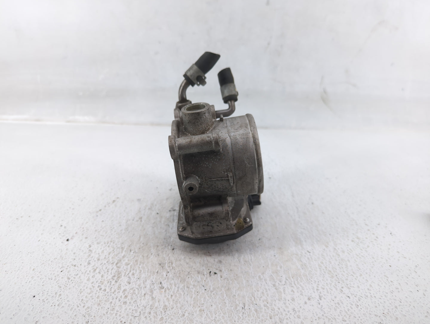 2014-2019 Kia Soul Throttle Body P/N:35100-2E000 Fits Fits 2011 2012 2013 2014 2015 2016 2017 2018 2019 2020 2021 OEM Used A