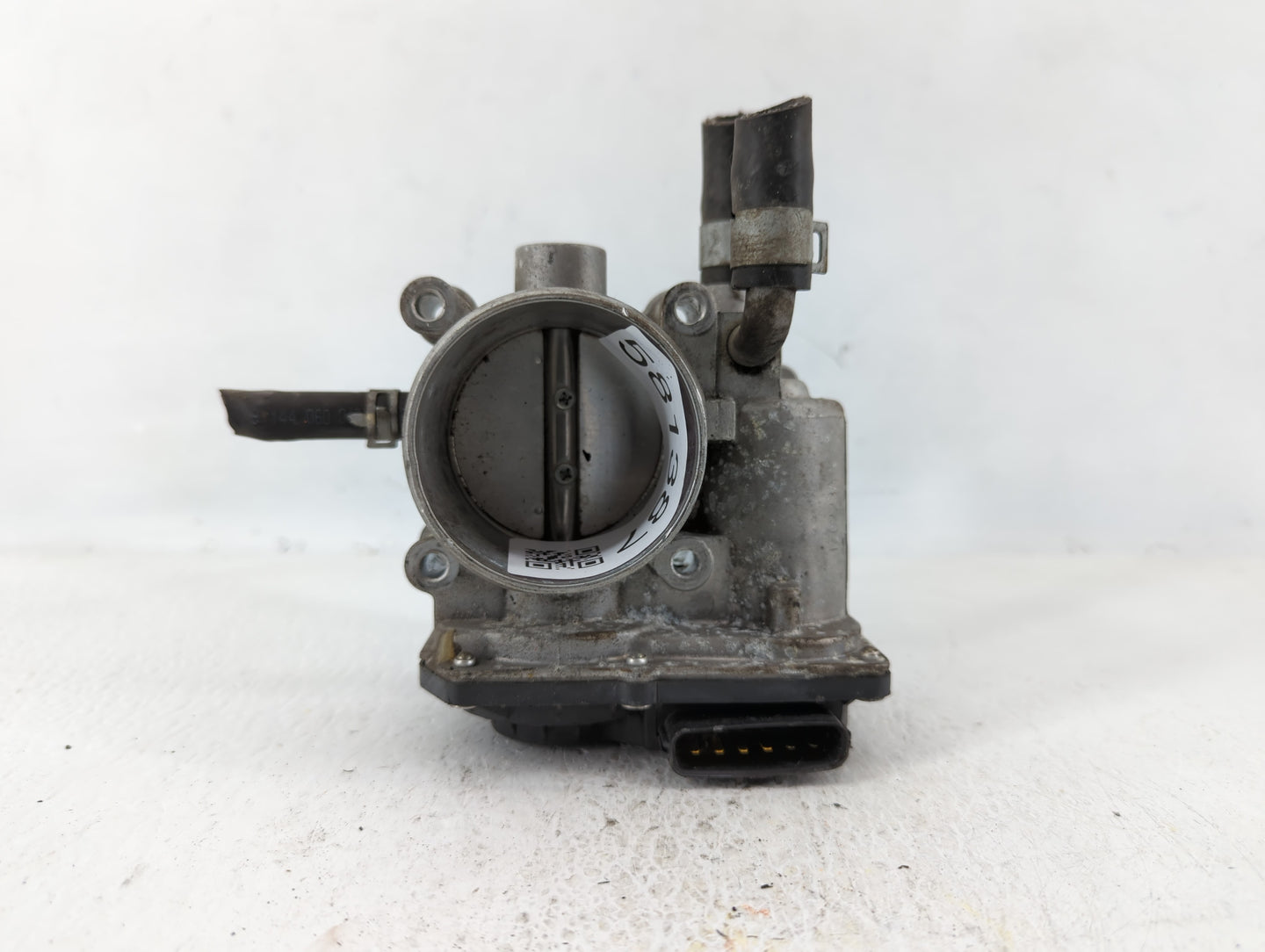 2012-2019 Kia Soul Throttle Body P/N:35100-2B300 Fits Fits 2012 2013 2014 2015 2016 2017 2018 2019 OEM Used Auto Parts - Oem