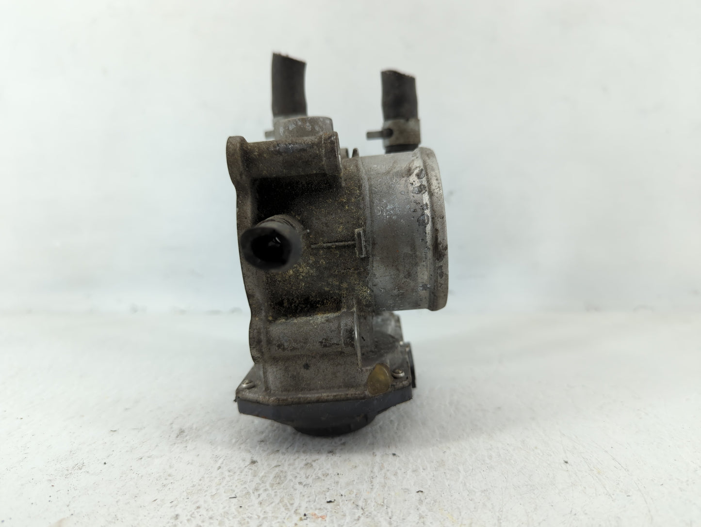 2012-2019 Kia Soul Throttle Body P/N:35100-2B300 Fits Fits 2012 2013 2014 2015 2016 2017 2018 2019 OEM Used Auto Parts - Oem