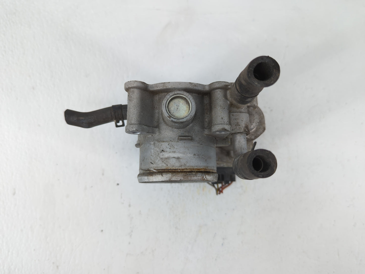 2012-2019 Kia Soul Throttle Body P/N:35100-2B300 Fits Fits 2012 2013 2014 2015 2016 2017 2018 2019 OEM Used Auto Parts - Oem