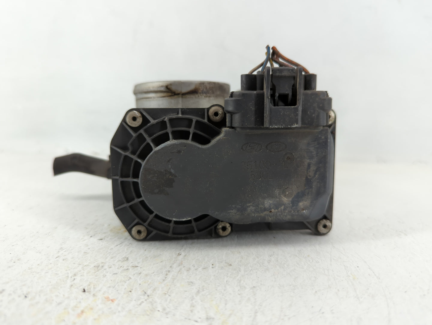 2012-2019 Kia Soul Throttle Body P/N:35100-2B300 Fits Fits 2012 2013 2014 2015 2016 2017 2018 2019 OEM Used Auto Parts - Oem