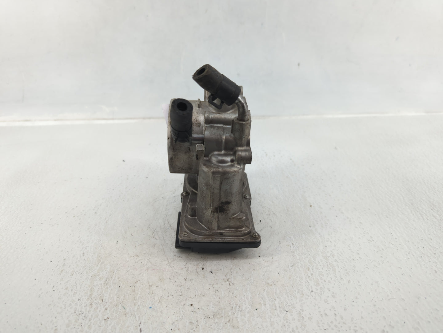 2014-2019 Kia Soul Throttle Body P/N:35100-2E000 Fits Fits 2011 2012 2013 2014 2015 2016 2017 2018 2019 2020 2021 OEM Used A