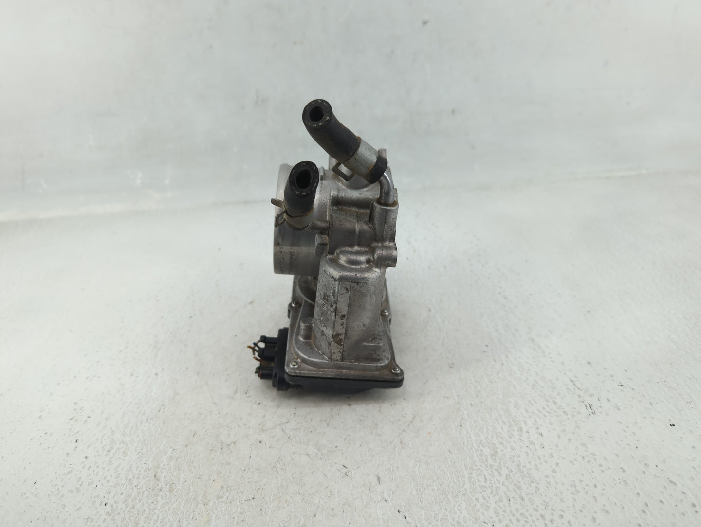 2014-2019 Kia Soul Throttle Body P/N:35100-2E000 Fits Fits 2011 2012 2013 2014 2015 2016 2017 2018 2019 2020 2021 OEM Used A